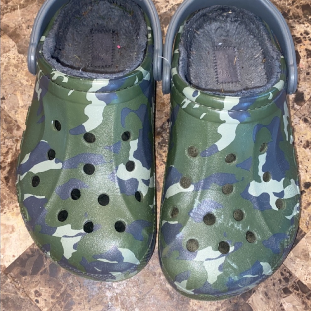 Crocs fleeced lined shoes